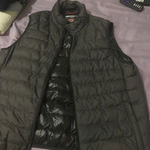 Hawks & Co sport sleeveless wind breaker